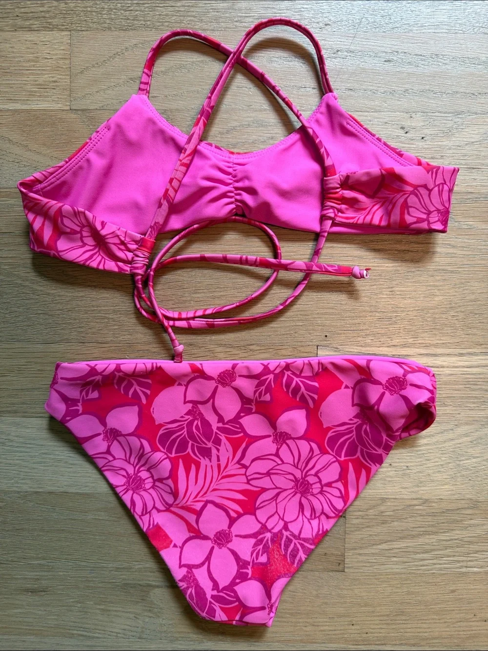Feather 4 Arrow vibrant pink